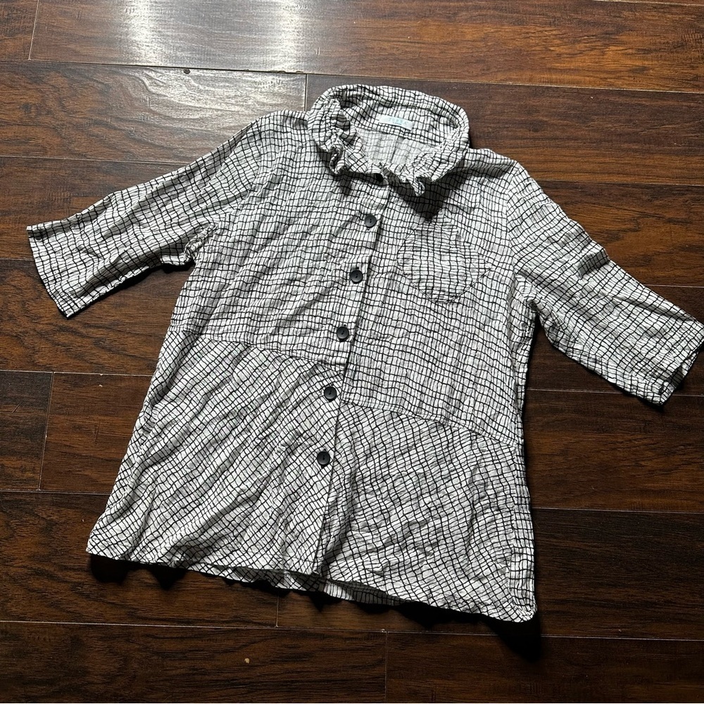 Terra SJ Apparel Printed Button Down Convertible Shapeable Collar Shirt